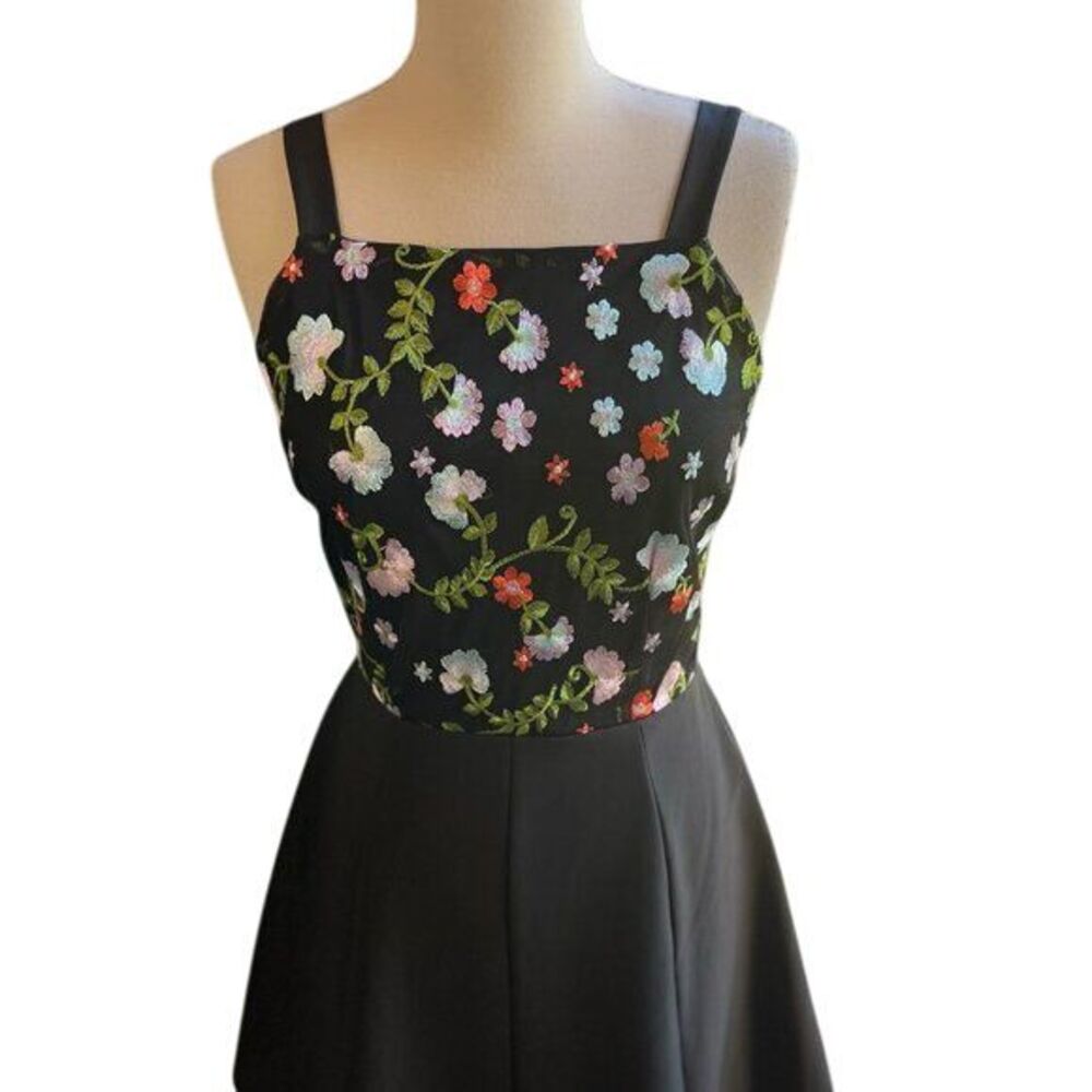 Superfoxx Floral Embroidered Cottagecore Crop Top‎ Black Sleeveless Party M New